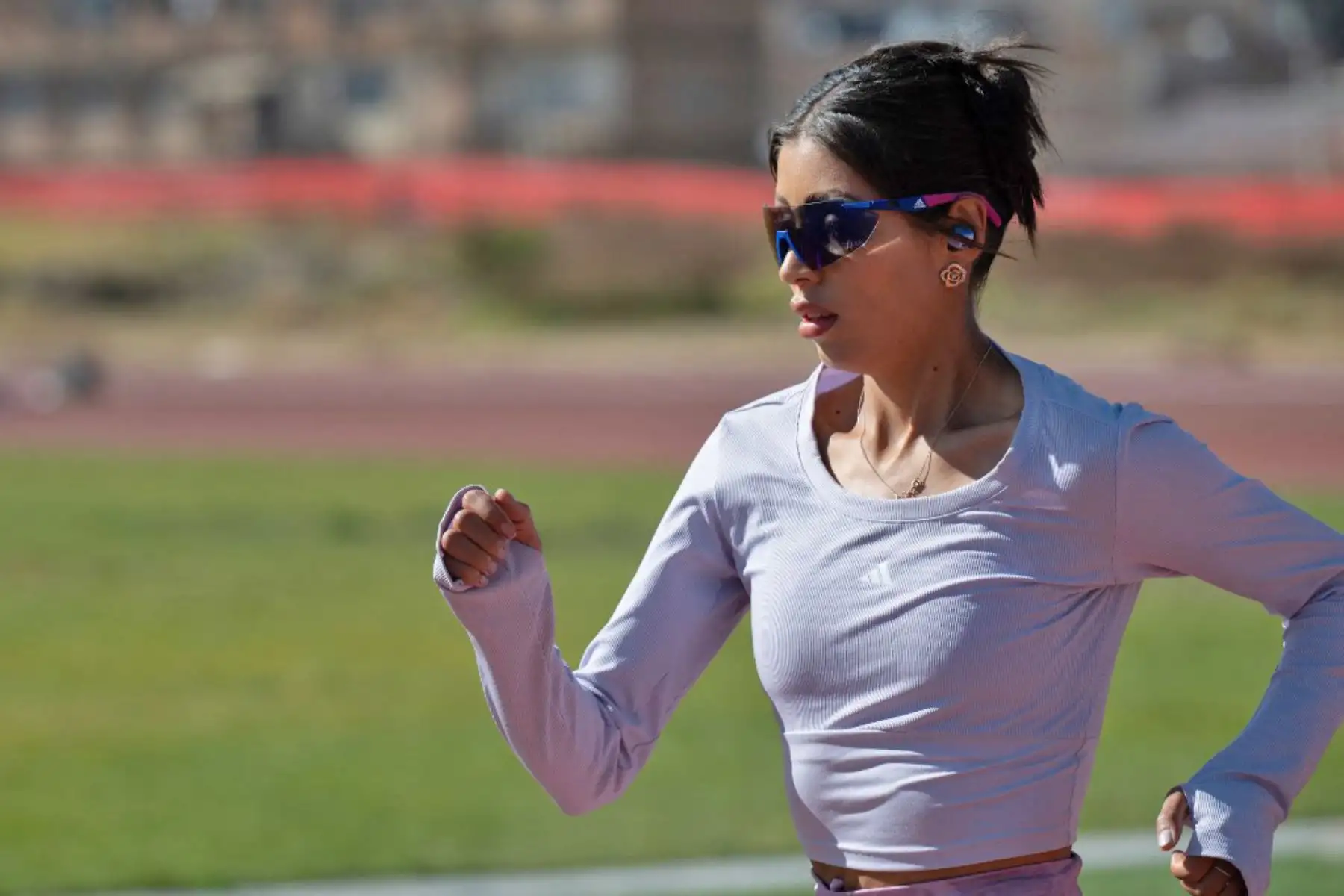 Kimberly García, entrena en el Coliseo Wanka en su ciudad natal de Huancayo, a 3.250 metros sobre el nivel del mar. La triple campeona mundial y medallista de oro panamericana en marcha, competirá en los Juegos Olímpicos de París 2024 para lograr su sueño de infancia de ganar una medalla. Foto: AFP