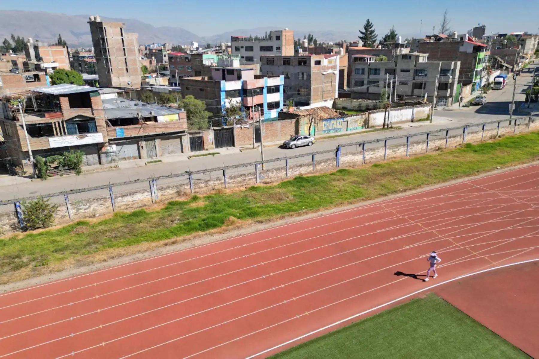 Kimberly García, entrena en el Coliseo Wanka en su ciudad natal de Huancayo, a 3.250 metros sobre el nivel del mar. Foto: AFP