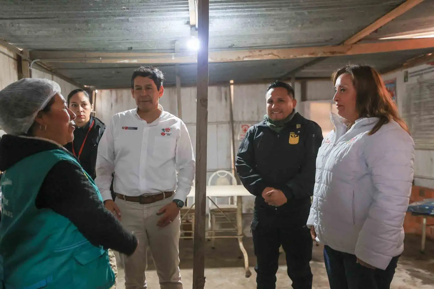 La presidenta de la república, Dina Boluarte Zegarra, acudió a Ciudad de Gosen, Villa María del Triunfo, una de las zonas más gélidas de la capital, conocida como ‘Ticlio Chico’, para lanzar la intervención articulada denominada El Perú se abriga – Frío cero, con la que se busca acercar los servicios de promoción, prevención y protección a la población más vulnerable a las bajas temperaturas. Foto: ANDINA/ Prensa Presidencia