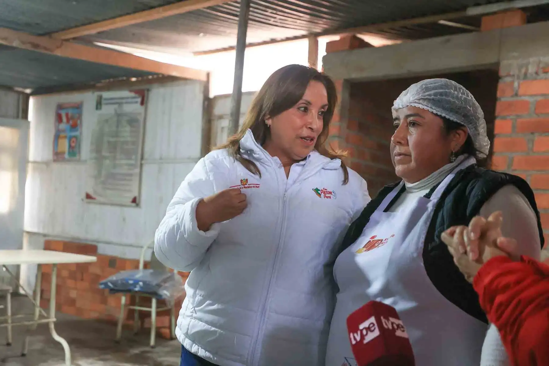 La presidenta de la república, Dina Boluarte Zegarra, acudió a Ciudad de Gosen, Villa María del Triunfo, una de las zonas más gélidas de la capital, conocida como ‘Ticlio Chico’, para lanzar la intervención articulada denominada El Perú se abriga – Frío cero, con la que se busca acercar los servicios de promoción, prevención y protección a la población más vulnerable a las bajas temperaturas. Foto: ANDINA/ Prensa Presidencia