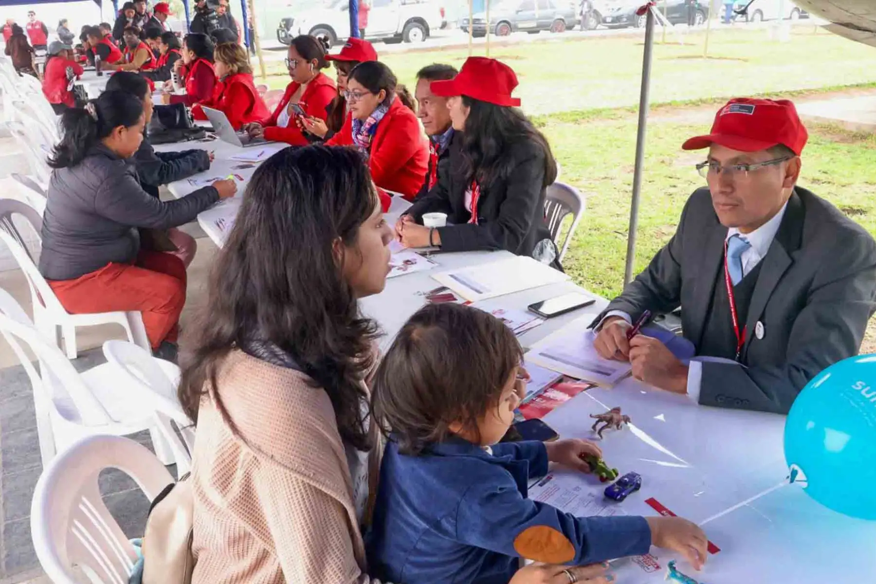 En esta feria, los abogados de la Defensa Pública brindaron asistencia legal gratuita, mientras que Sunarp contó con un módulo itinerante para que se realicen pagos en publicidad registral y el Programa Nacional de Centros Juveniles (Pronacej) presentó productos hechos en centros juveniles.  Foto: ANDINA/ MINJUSDH