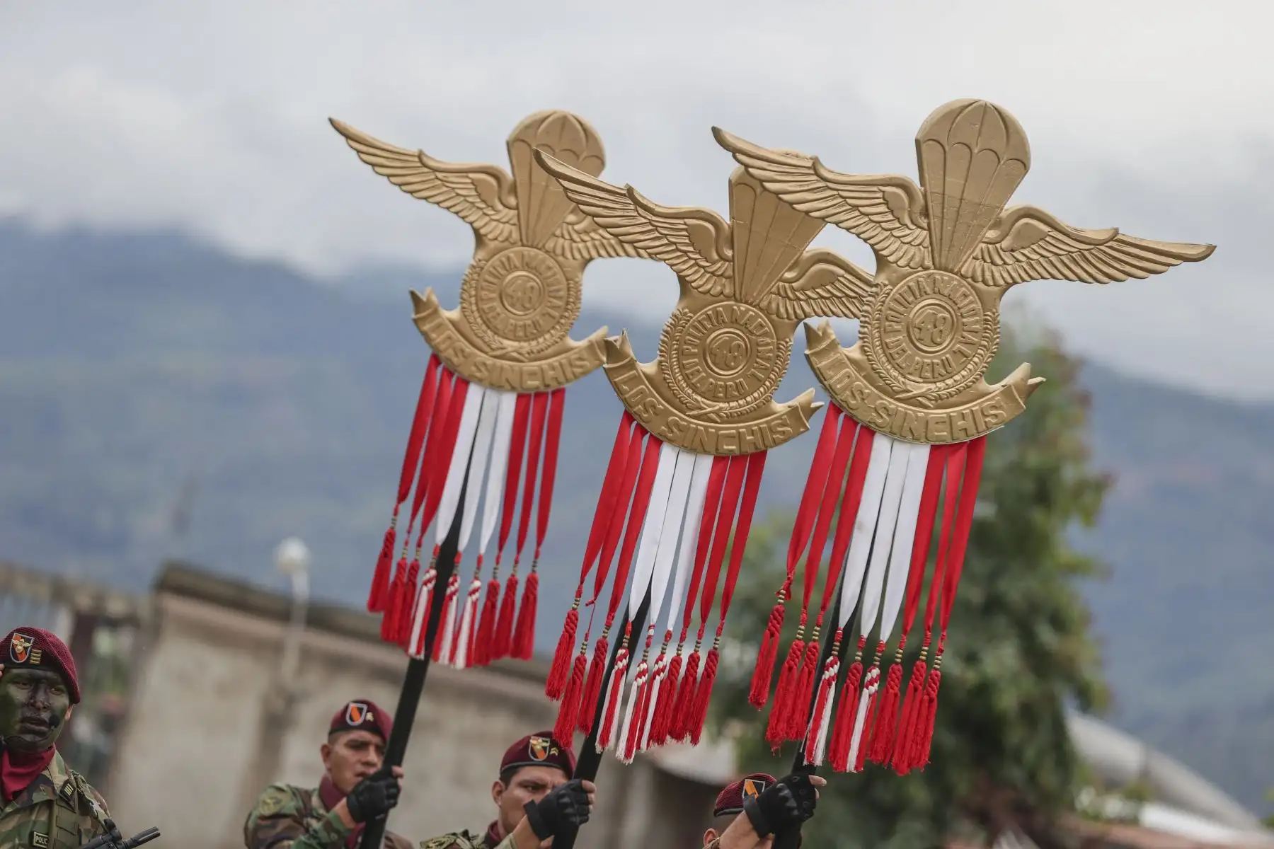 La presidenta de la república, Dina Boluarte, junto con el ministro del Ministerio del Interior del Perú, participa en el 59.° aniversario de la creación de la División de Maniobras Contra el Tráfico Ilícito de Drogas “Los Sinchis” en Mazamari, Junín.
 Foto: ANDINA/Prensa Presidencia