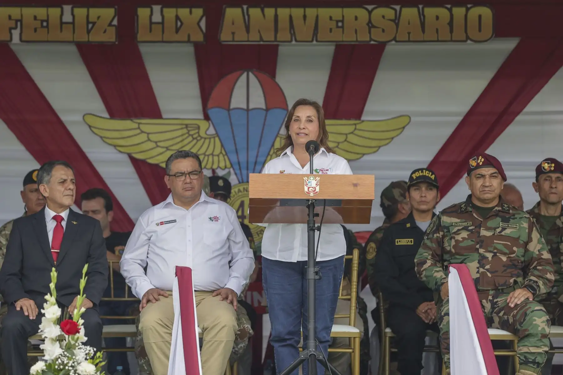La presidenta de la república, Dina Boluarte, junto con el ministro del Ministerio del Interior del Perú, participa en el 59.° aniversario de la creación de la División de Maniobras Contra el Tráfico Ilícito de Drogas “Los Sinchis” en Mazamari, Junín.
 Foto: ANDINA/Prensa Presidencia