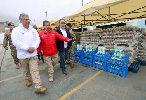 El ministro Walter Astudillo precisó que el trabajo intersectorial permitirá acercar los servicios del Estado a la población de este sector afectada por el friaje. Foto: ANDINA/Difusión