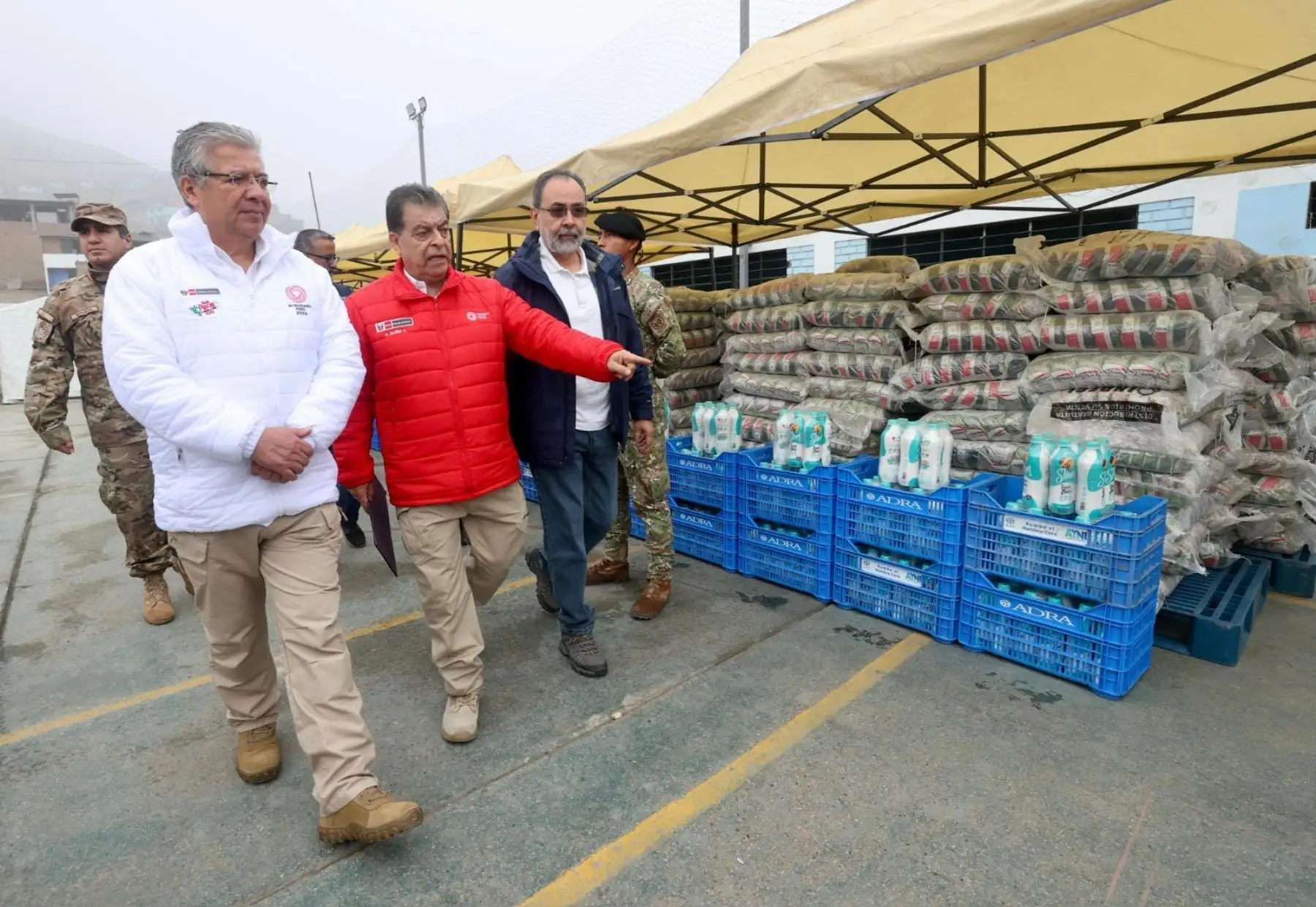 El ministro Walter Astudillo precisó que el trabajo intersectorial permitirá acercar los servicios del Estado a la población de este sector afectada por el friaje. Foto: ANDINA/Difusión
