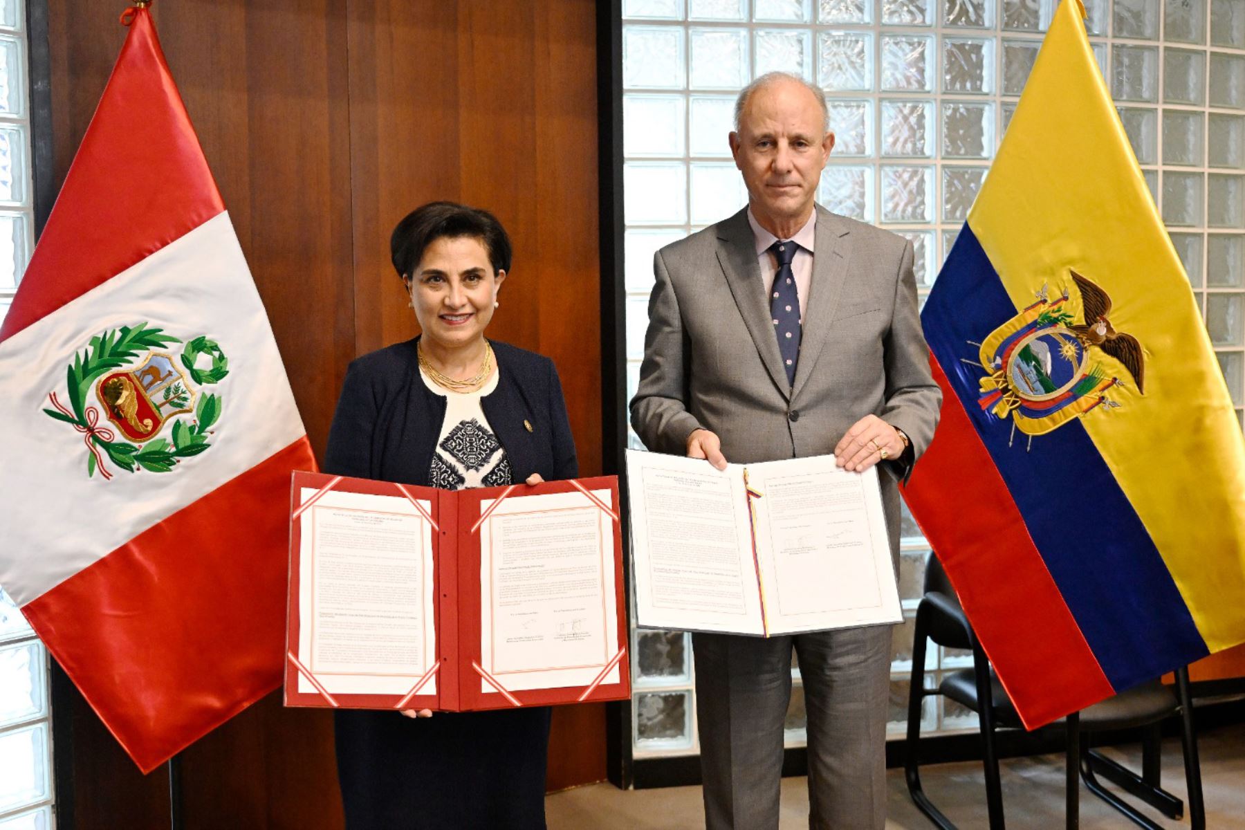 Cancilleres de Ecuador y Perú, Gabriela Sommerfeld y Javier González-Olaechea. Foto: ANDINA/difusión.