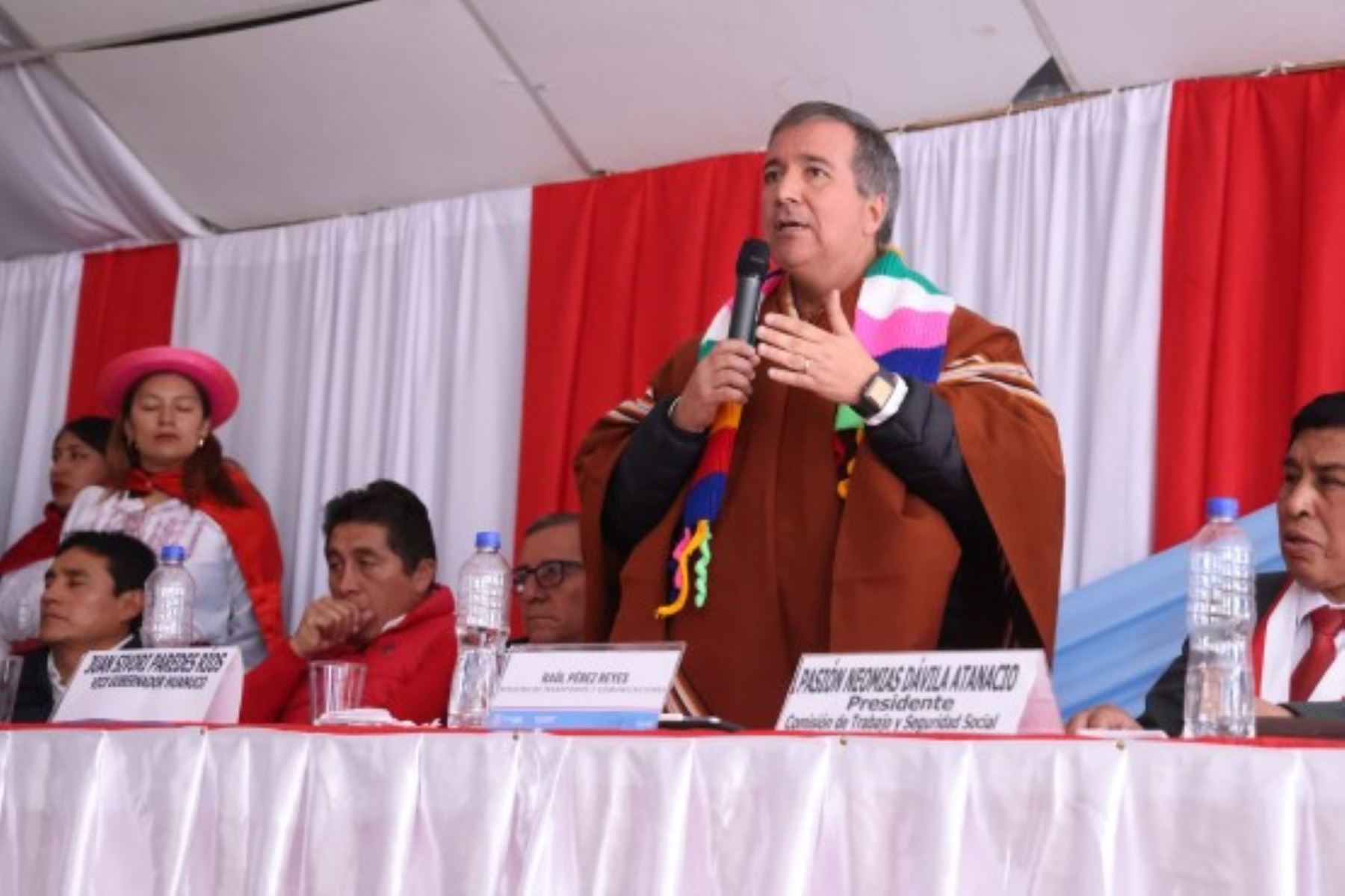 En audiencia pública, el ministro Pérez Reyes precisó los avances del proyecto de la vía Oyón-Ambo. Foto: MTC/Difusión.