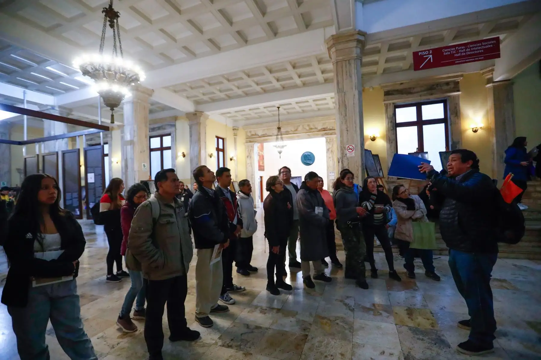 El recorrido histórico por el Centro de Lima en homenaje a la cultura afroperuana culminó en la sede de la Biblioteca Nacional de la avenida Abancay, en donde los turistas participaron de actividades culturales. Foto: ANDINA/Daniel Bracamonte