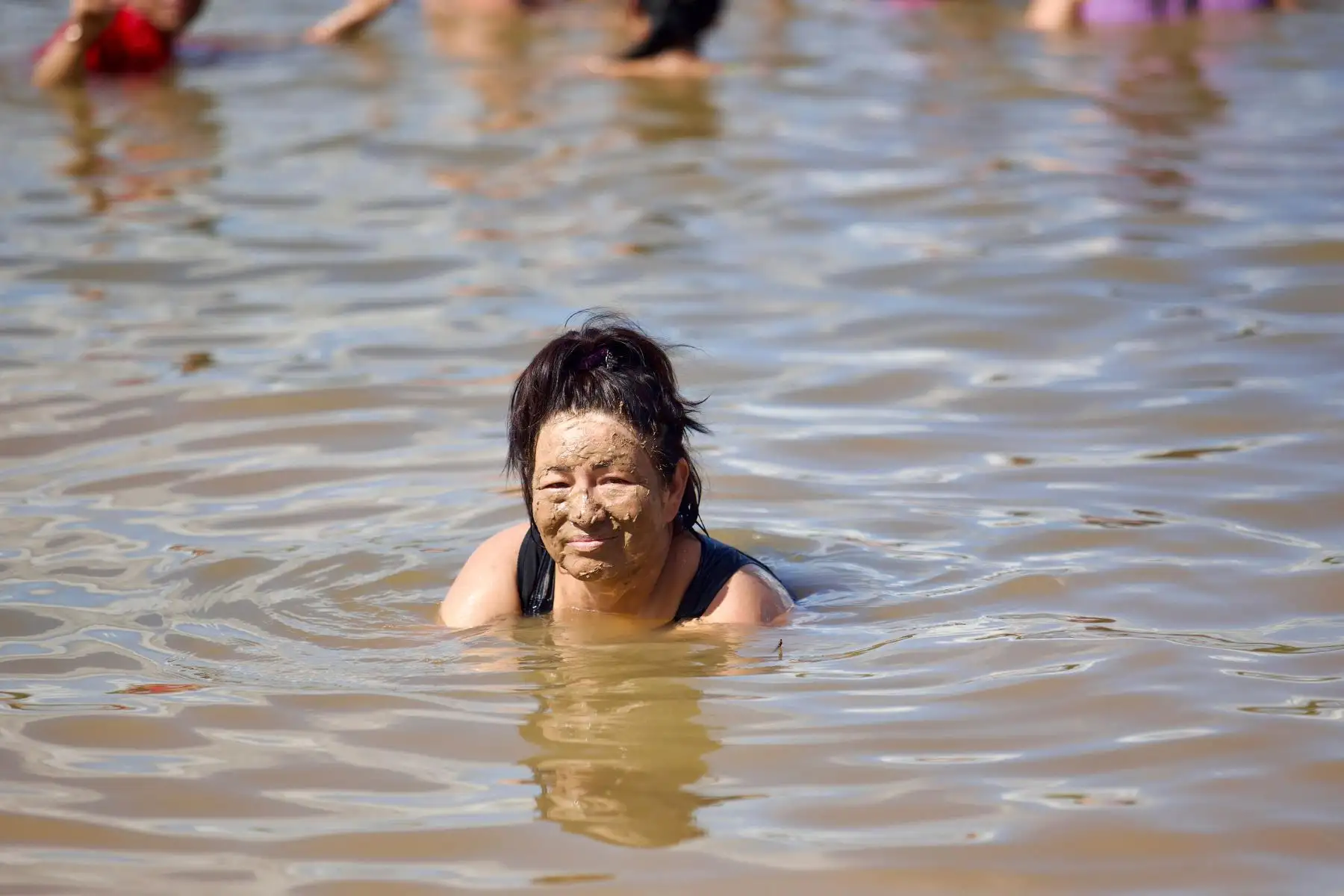 Mientras tanto, bañistas de todas las edades aprovechan el intenso calor de la región Ucayali para refrescarse en la Laguna Yaniracocha.
Foto: ANDINA/ Braian Reyna