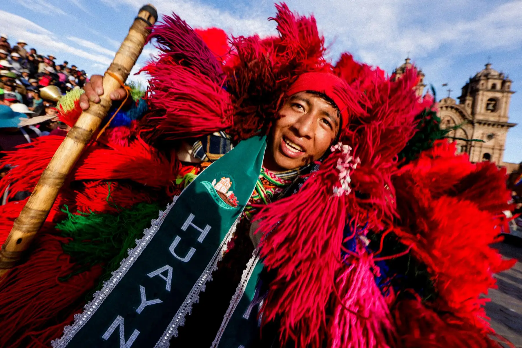 Bajo un sol radiante y un clima agradable, las actividades comenzaron con el izamiento del Pabellón Nacional y la bandera del Tahuantinsuyo. Foto: ANDINA/Luis Iparraguirre