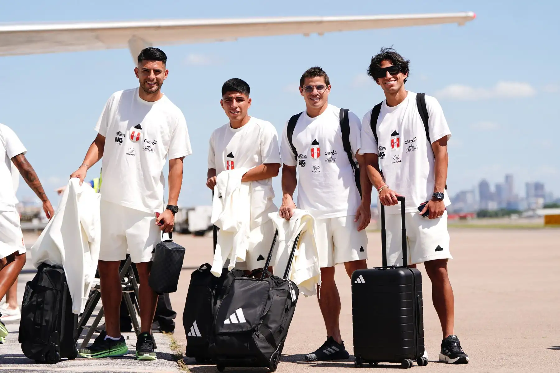 La selección peruana viaja a Kansas para enfrentar su segundo por el  Grupo A de la Copa América, ante la selección de Canadá este martes 25 de junio en el Sporting Park de Kansas City. En la imagen, Piero Quispe, Aldo Corzo y Carlos Zambrano.
Foto: Selección Peruana