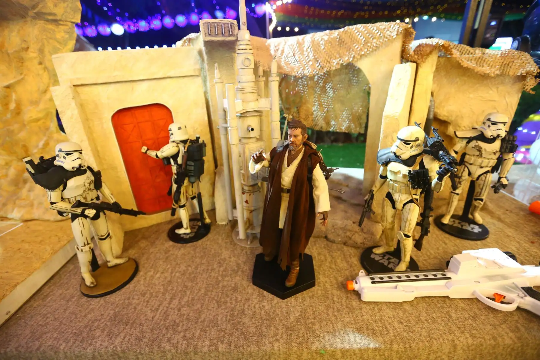 Circuito Mágico del Parque de las Aguas organiza el denominado Festival Cartoon Retro Fest, un espacio colorido, lleno de luces que ofrece diversos atractivos entre espacios instagrameables, exhibiciones de juguetes vintage, cosplayers, esculturas en escala real para tomarse fotos. También presentan conversatorios sobre series y dibujos de antaño, así como shows en vivo y musicales de diversos dibujos y series de antaño, que generan nostalgia al público .Disponible hasta el 30 de Junio. Foto: ANDINA/Eddy Ramos