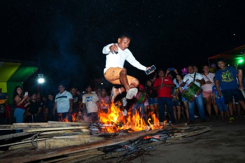 Fiesta de San Juan: Pucallpa se purificó con el salto del Shunto