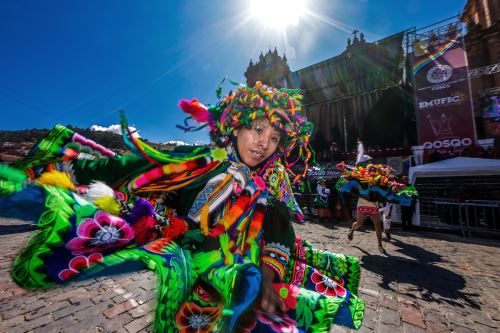 ¡Cusco sigue de fiesta! Color, danzas y alegorías se mezclan en el desfile cívico por el mes jubilar de la ciudad imperial