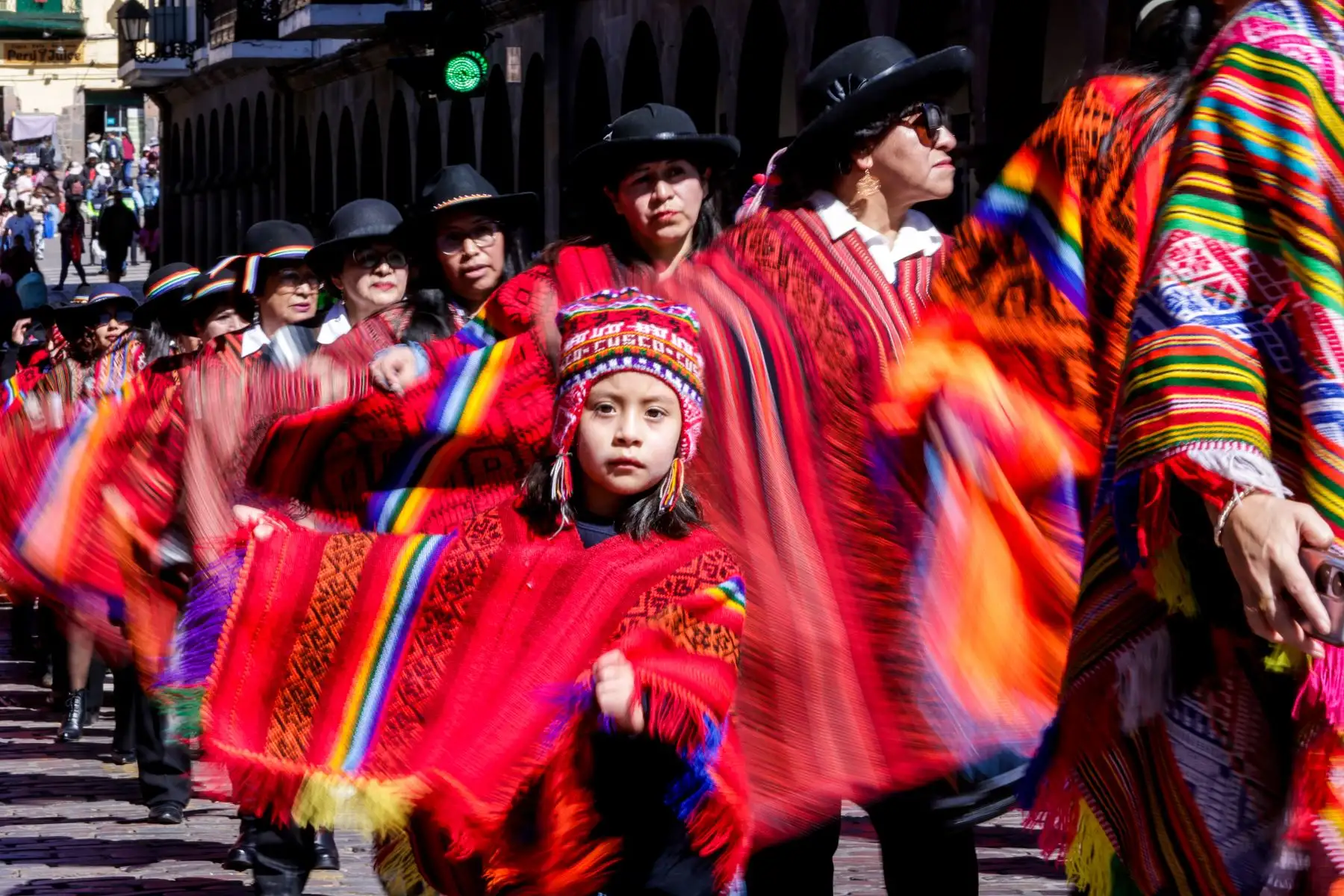 El desfile fue presenciado por una innumerable cantidad de turistas del Perú y del mundo y por una importante cantidad de medios de comunicación, a un día de las celebraciones por el Inti Raymi. Foto: ANDINA/Luis Iparraguirre