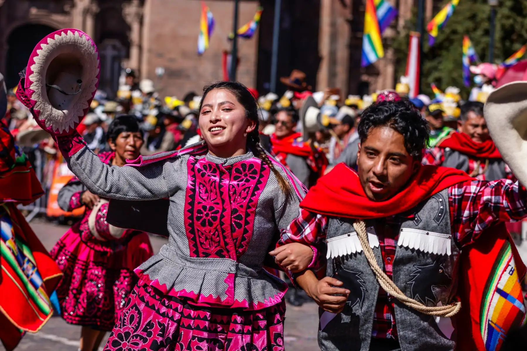 El desfile fue presenciado por una innumerable cantidad de turistas del Perú y del mundo y por una importante cantidad de medios de comunicación, a un día de las celebraciones por el Inti Raymi. Foto: ANDINA/Luis Iparraguirre