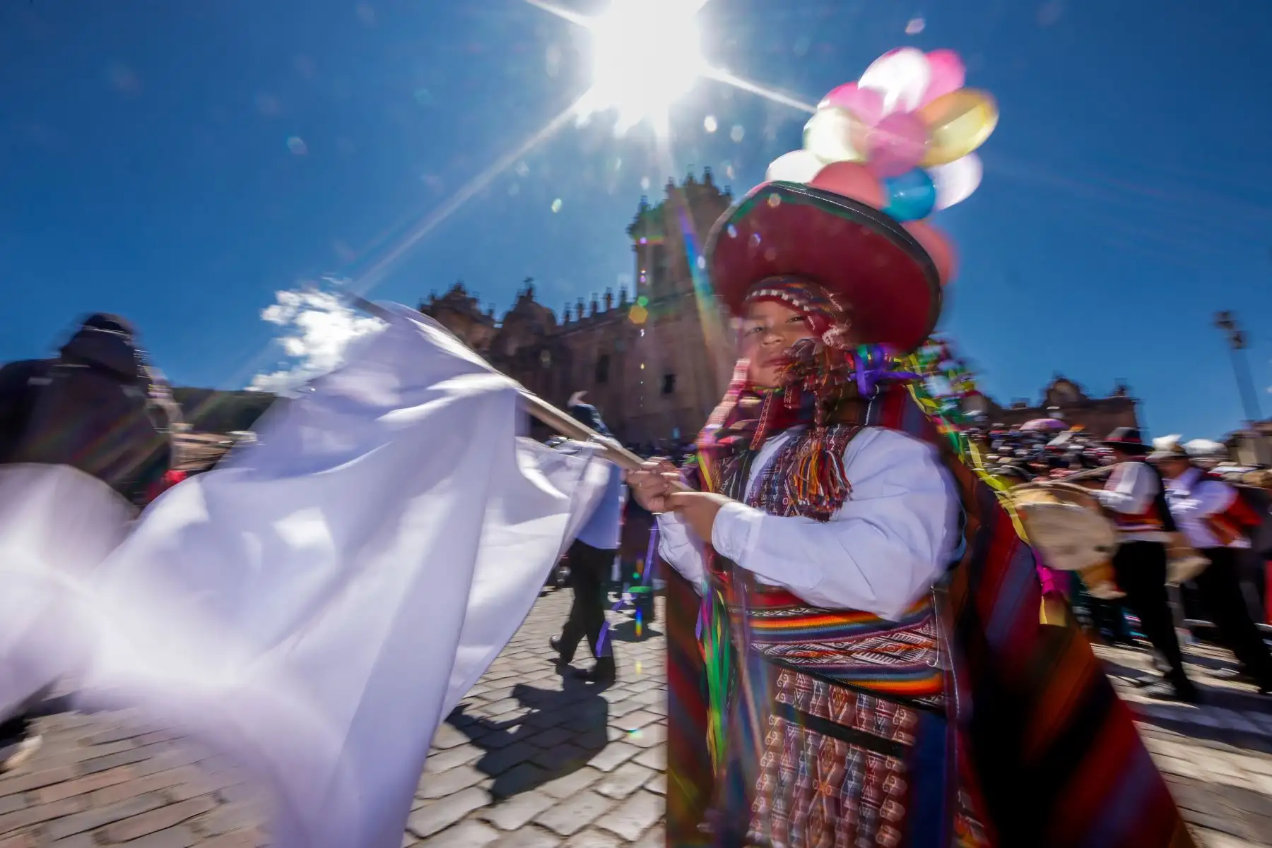 todos se ubican en el atrio de la basílica catedral, y graderías que se han armado en los perímetros, bajo estrictas medidas de seguridad, para el buen apreciar del espectáculo. Foto: ANDINA/Luis Iparraguirre