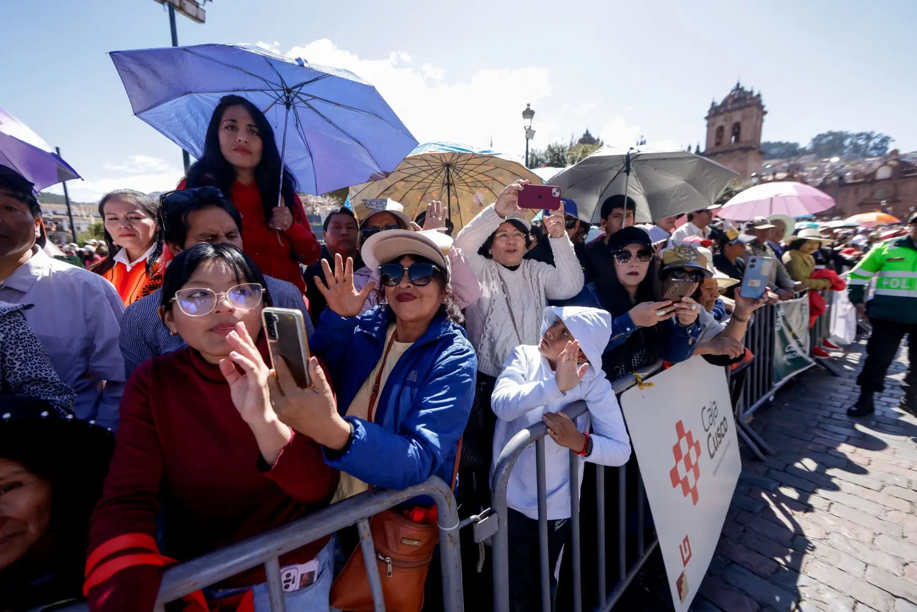 Los visitantes acuden cada año desde tempranas horas del día para asegurar un mejor lugar y así ver el espectáculo digno de admiración. Foto: ANDINA/Luis Iparraguirre