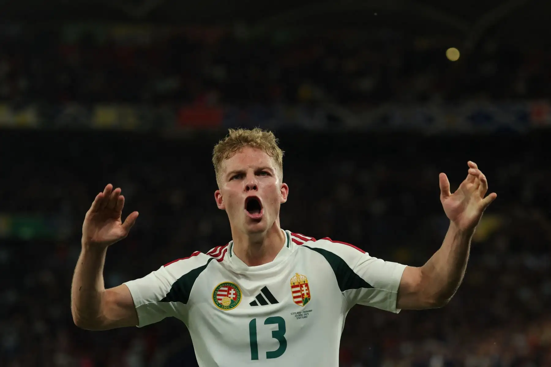 El centrocampista húngaro Andras Schaefer celebra después de ganar el partido de fútbol del Grupo A de la UEFA Euro 2024 entre Escocia y Hungría en el Stuttgart Arena de Stuttgart.
Foto: AFP