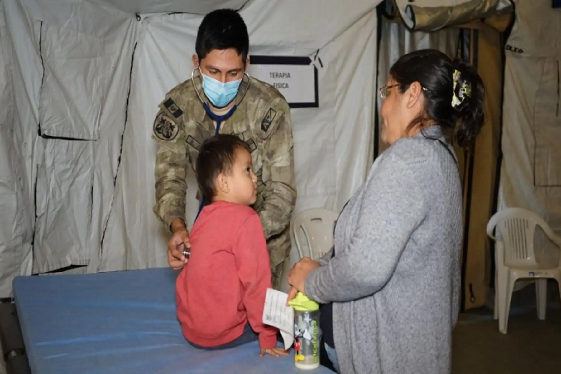 En el estadio Justo Ruiz Prieto en San Jacinto se instalaron los módulos de atención de la Armada del Perú y de otras instituciones del Estado, así como de la municipalidad local.