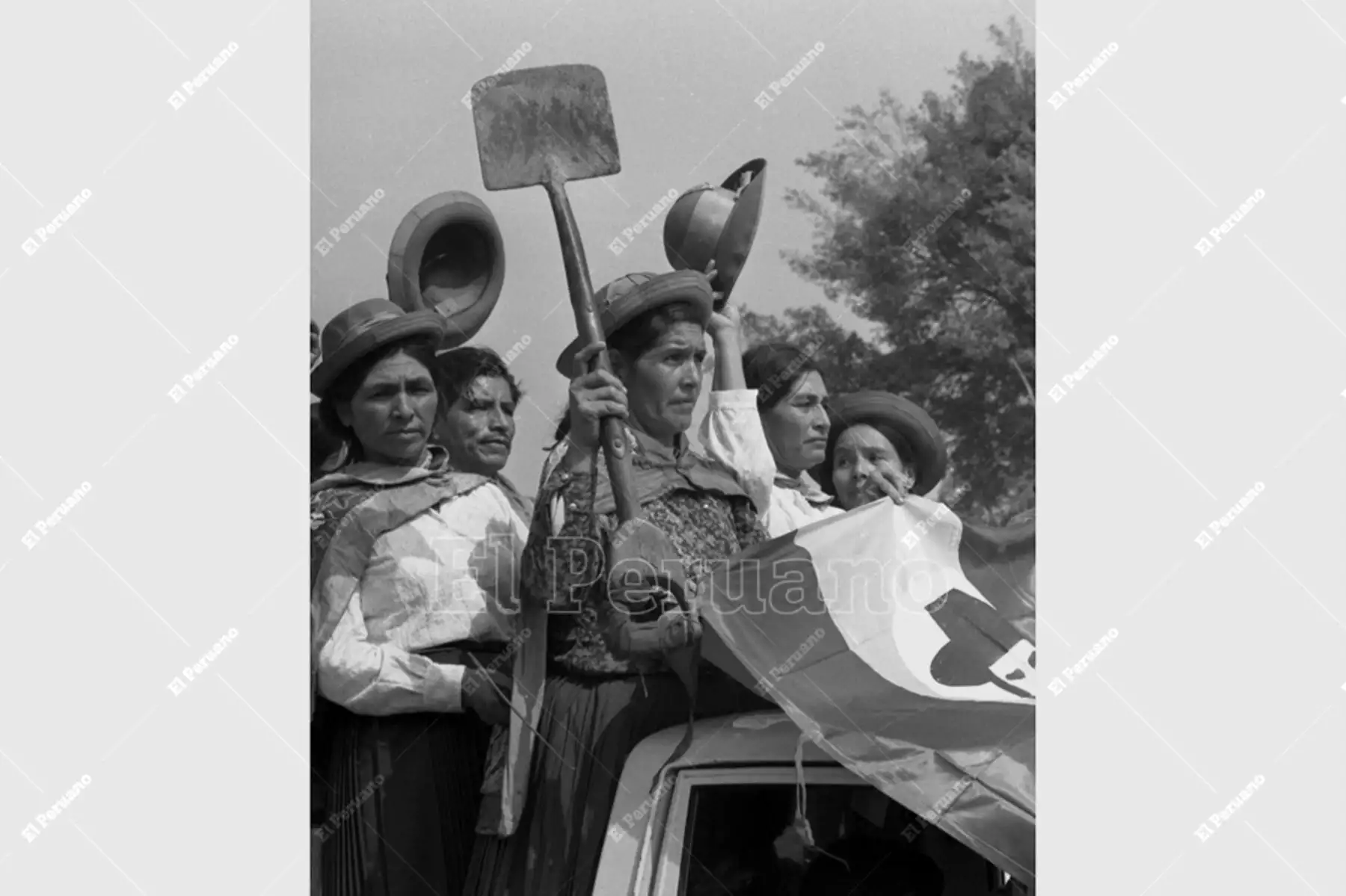 Lima - 24 junio 1975 / Campesinas de la Cooperativa Agraria de Producción Gallinazos en Puente Piedra. Foto: Archivo Histórico de El Peruano