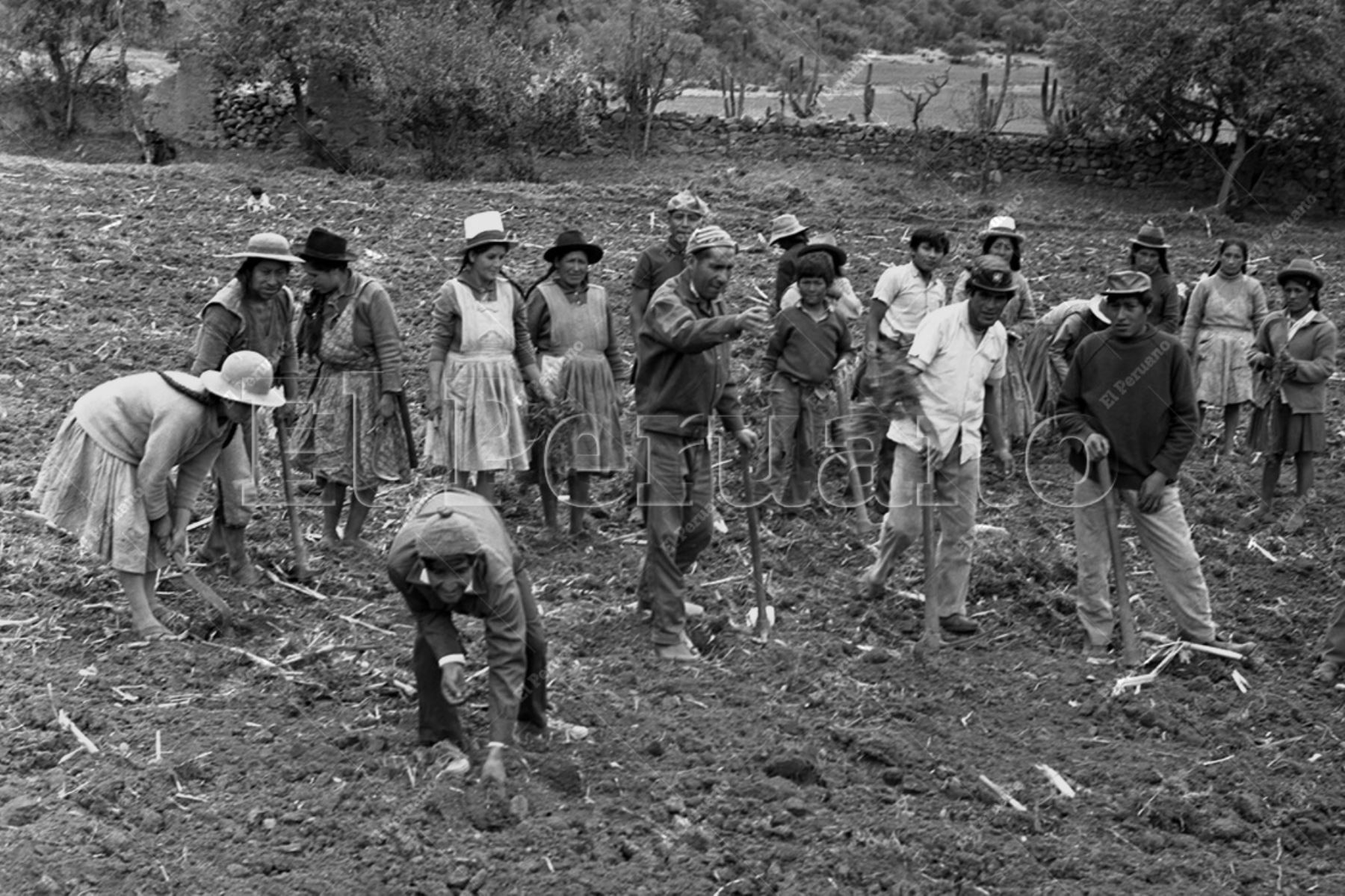 Cusco - 26 setiembre 1974 / Campesinos de la Cooperativa Agraria de Producción José Zúñiga Letona de Huarán. Foto: Archivo Histórico de El Peruano