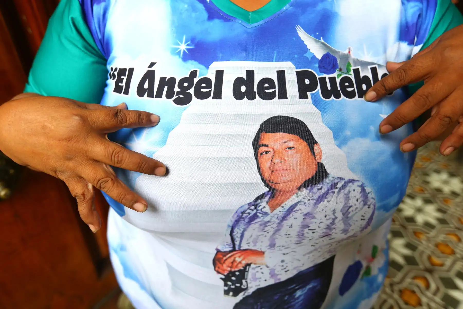 A 30 años de la muerte de Lorenzo Palacios "Chacalón", "también conocido como Faraón de la Cumbia", decenas de seguidores y familiares participan de una misa en su honor en la iglesia La Merced del Cercado de Lima.
Foto: ANDINA/Eddy Ramos