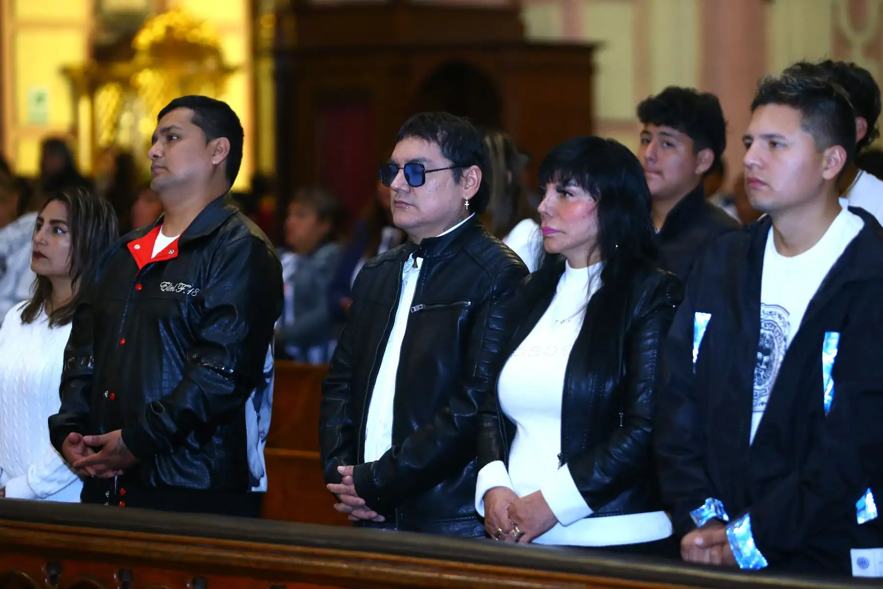 Durante la misa en honor a Lorenzo Palacios "Chacalón" en la iglesia La Merced del Cercado de Lima, por conmemorarse los 30 años de su partida, estuvieron presentes su esposa Dora Puente y su hijo José María, entre otros familiares y seguidores del artista.
Foto: ANDINA/Eddy Ramos