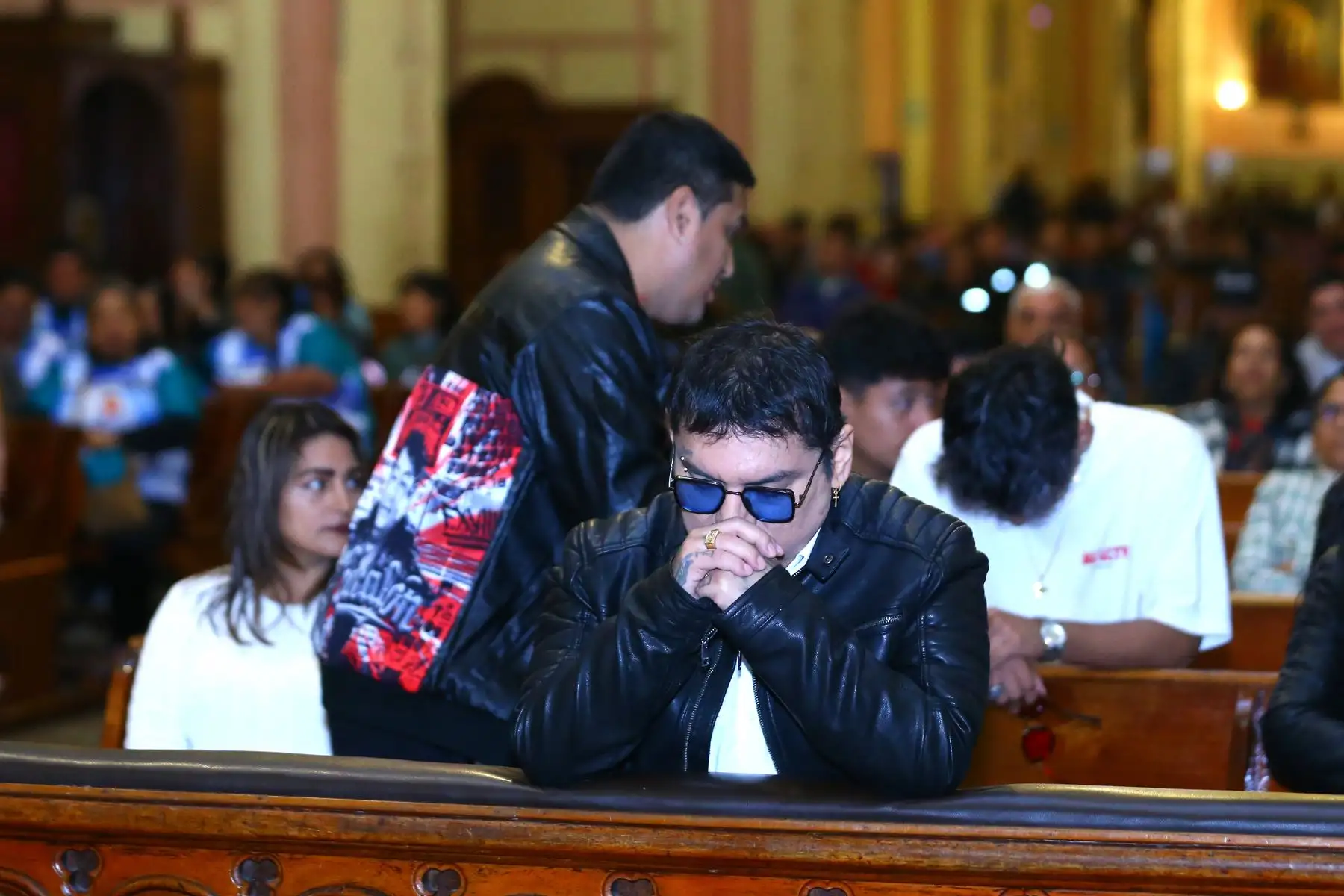 Durante la misa en honor a Lorenzo Palacios "Chacalón" en la iglesia La Merced del Cercado de Lima, por conmemorarse los 30 años de su partida, estuvieron presentes su esposa Dora Puente y su hijo José María, entre otros familiares y seguidores del artista.
Foto: ANDINA/Eddy Ramos