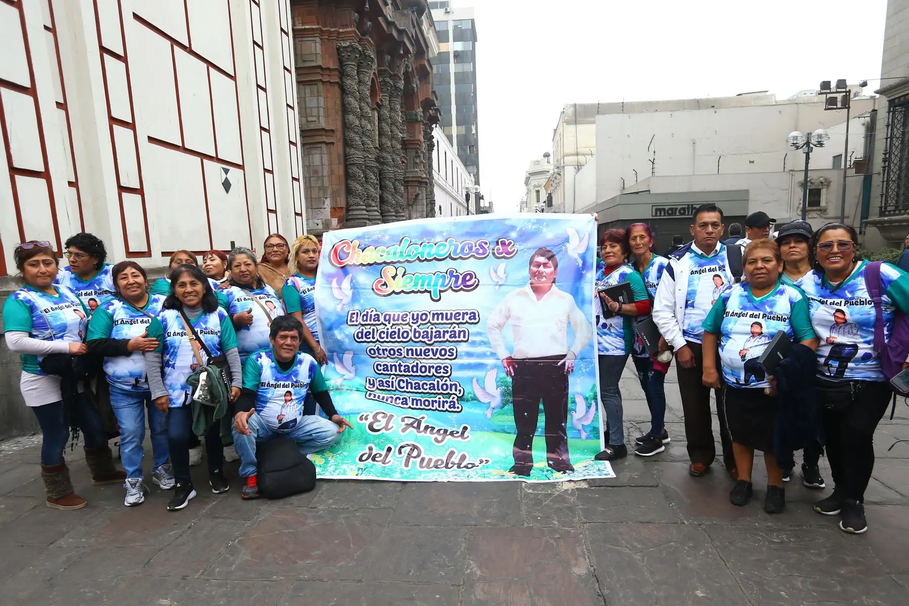 A 30 años de la muerte de Lorenzo Palacios "Chacalón", "también conocido como Faraón de la Cumbia", decenas de seguidores y familiares participan de una misa en su honor en la iglesia La Merced del Cercado de Lima.
Foto: ANDINA/Eddy Ramos