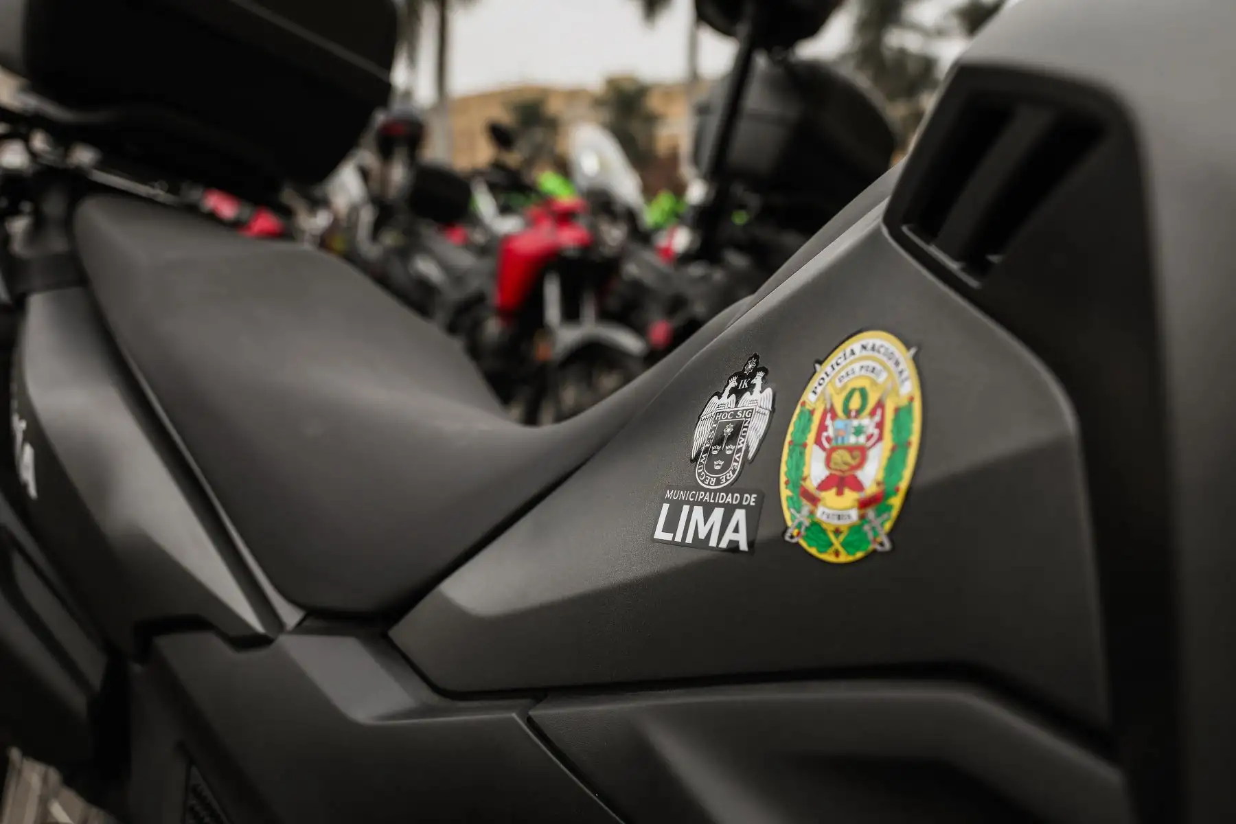 El alcalde Rafael López Aliaga entregó la segunda flota de motos que adquirió la Municipalidad de Lima para la Policía Nacional del Perú con motivo de combatir la delincuencia. 
Foto: ANDINA/Connie Calderon