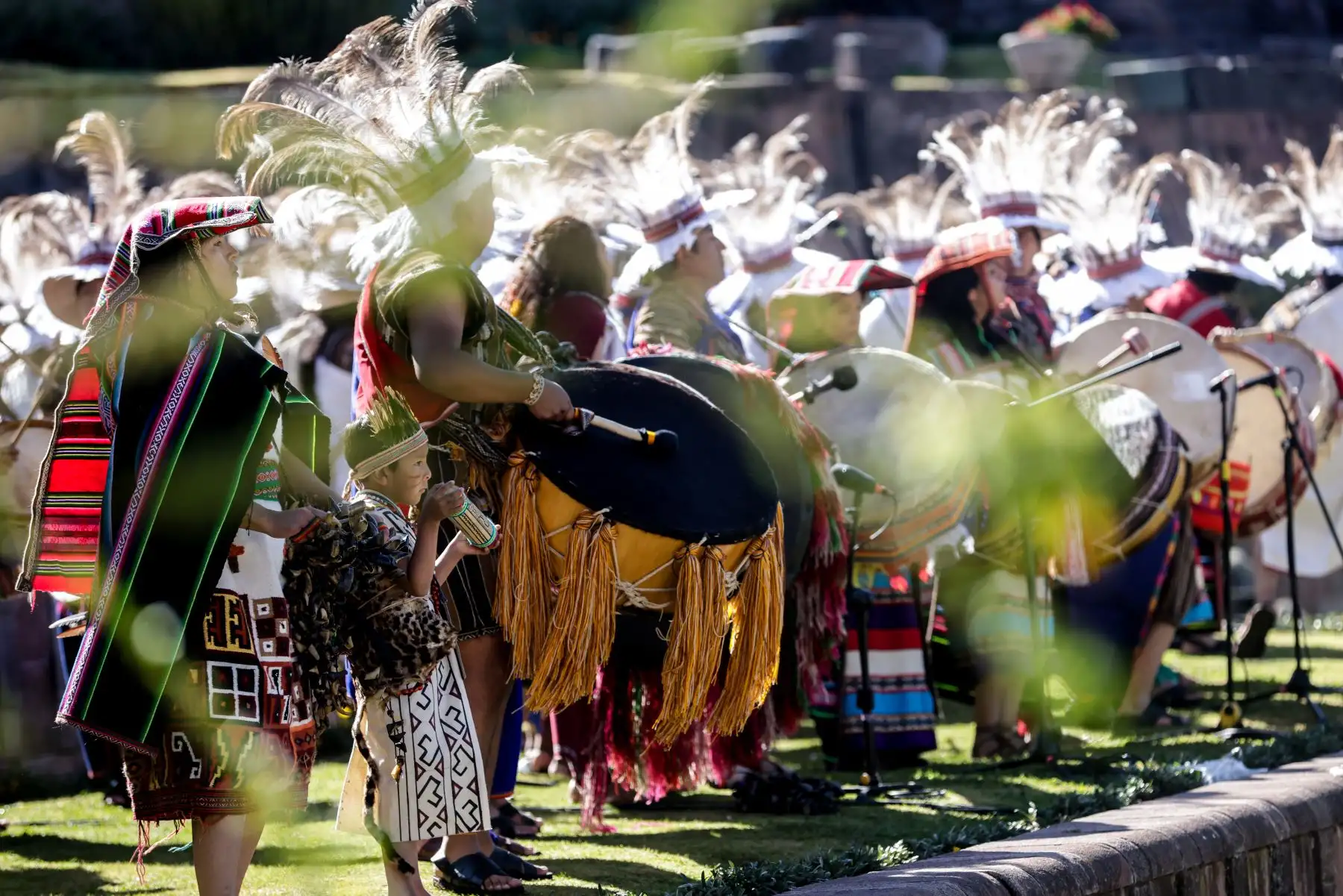 Al promediar las 09:00 comenzó el espectáculo en la explanada del templo de Coricancha, ubicada frente a la avenida El Sol, una de las principales vías de Cusco. Foto: ANDINA/Luis Iparraguirre