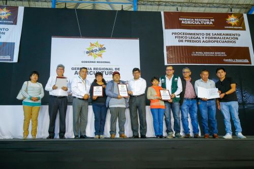 En el Día del Campesino, el Gore Arequipa entregó certificados catastrales de predios rurales a agricultores de dos provincias. Foto: ANDINA/Difusión