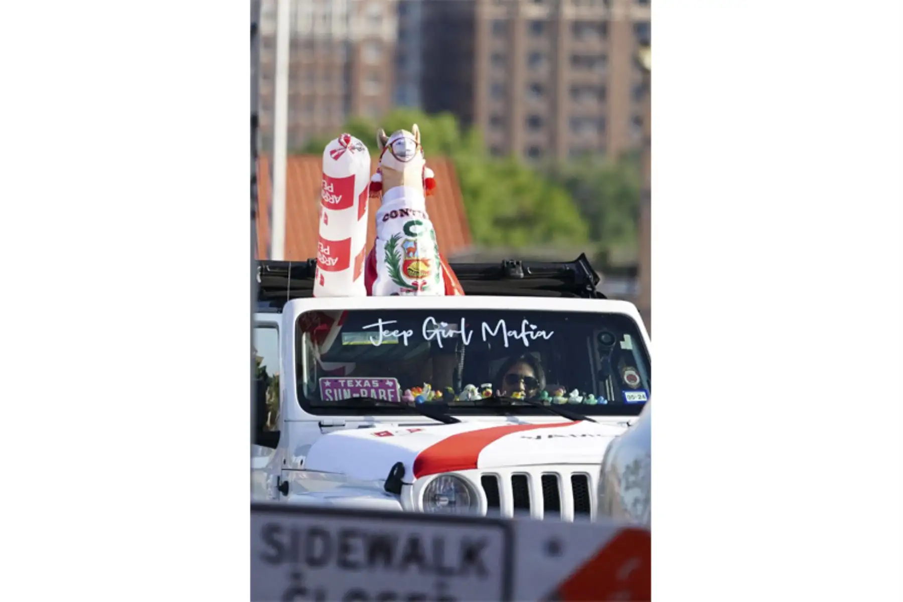 Hinchas peruanos llegaron hasta la concentración de la selección peruana en Kansas City. Foto: FPF