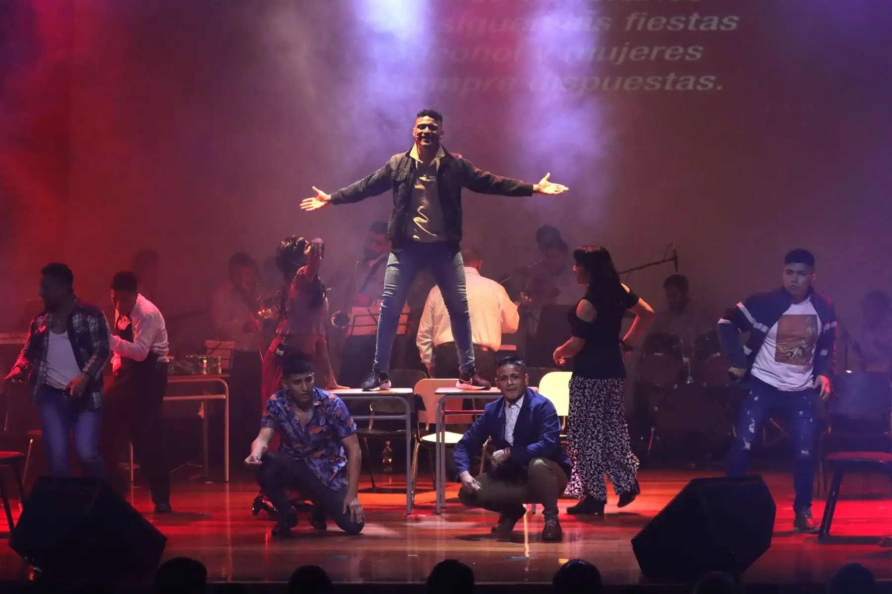 Lurigancho El Musical, es una obra teatral que muestra de una manera visceral la evolución del penal a lo largo de los años y narra la vida de personajes que coexisten en el ecosistema penitenciario y que hoy se muestra al mundo. Participan 40 internos del establecimiento penitenciario de Lurigancho. Directora de la Obra, Yashim Bahamonde. Auditorio de  la Universidad de Lima.
Foto: ANDINA/ Lino Chipana.