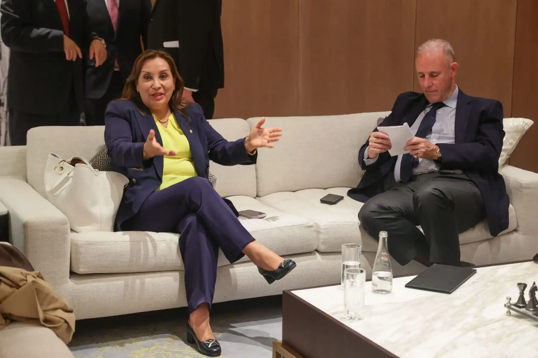 La presidenta de la república, Dina Boluarte y la delegación conformada por cinco ministros llegó a Hong Kong punto desde donde partirá a la ciudad de Shenzhen. Foto: ANDINA/ Prensa Presidencia
