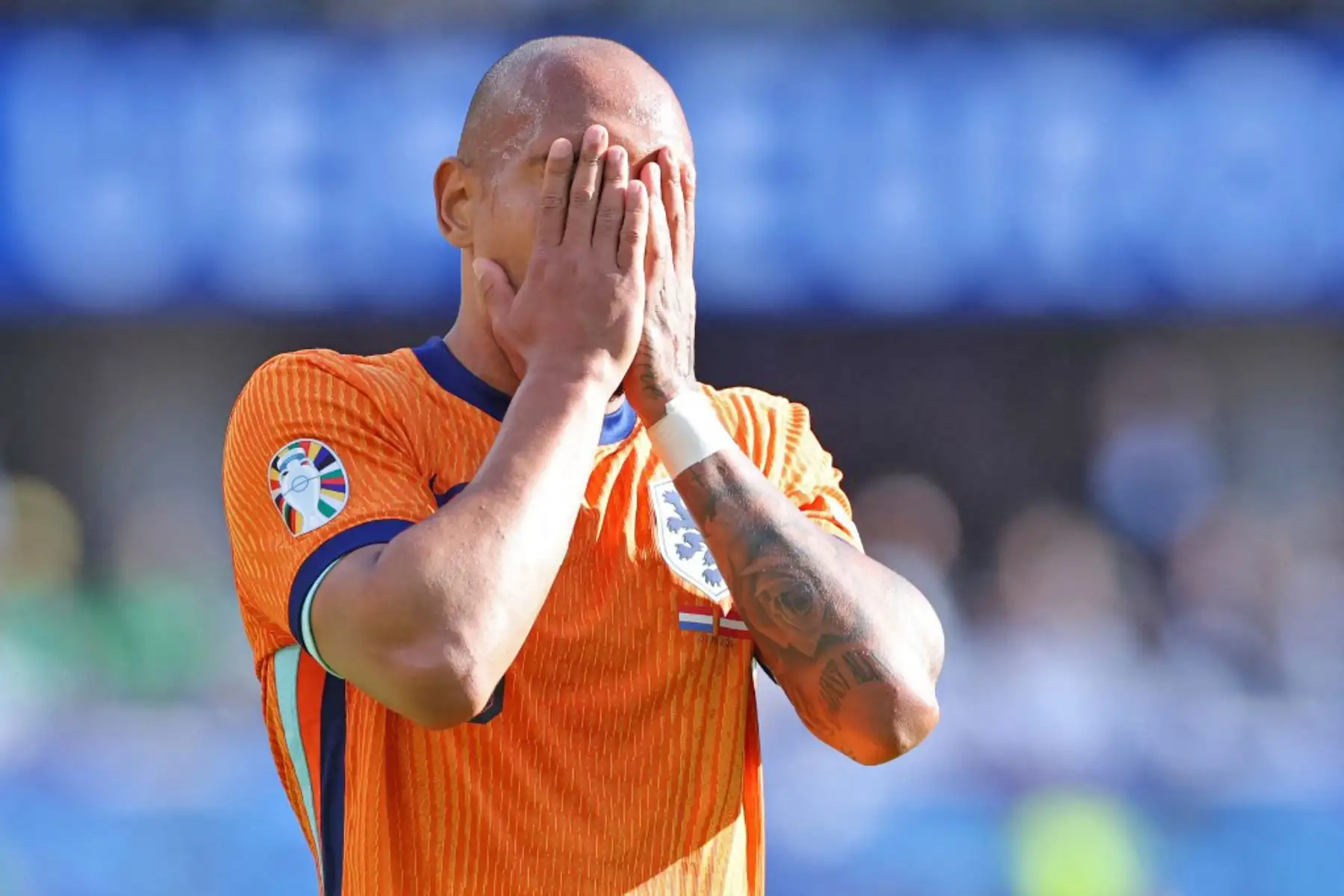 El delantero holandés  Donyell Malen reacciona después de no anotar durante el partido de fútbol del Grupo D de la UEFA Euro 2024 entre Holanda y Austria en el Olympiastadion de Berlín. Foto: AFP