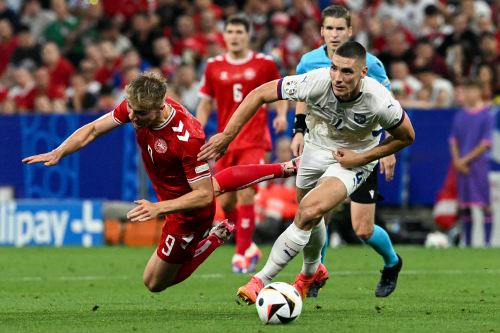 Eurocopa: Dinamarca, a octavos de final tras empatar sin goles ante Serbia