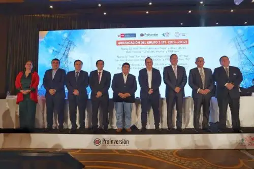 Ministro de Energía y Minas, Rómulo Mucho, participó en ceremonia de adjudicación de los proyectos de transmisión eléctrica. Foto: Cortesía.
