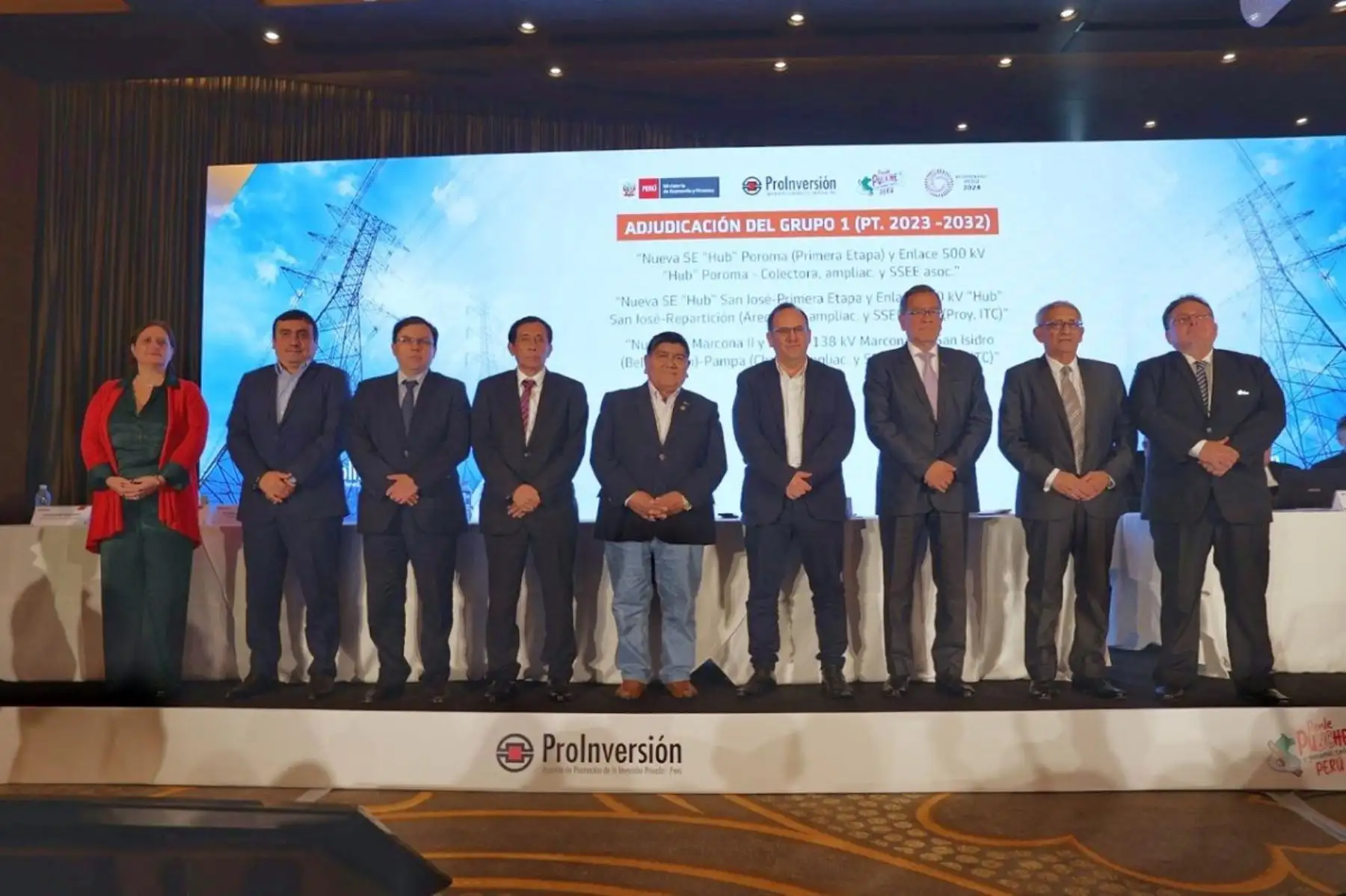 Ministro de Energía y Minas, Rómulo Mucho, participó en ceremonia de adjudicación de los proyectos de transmisión eléctrica. Foto: Cortesía.
