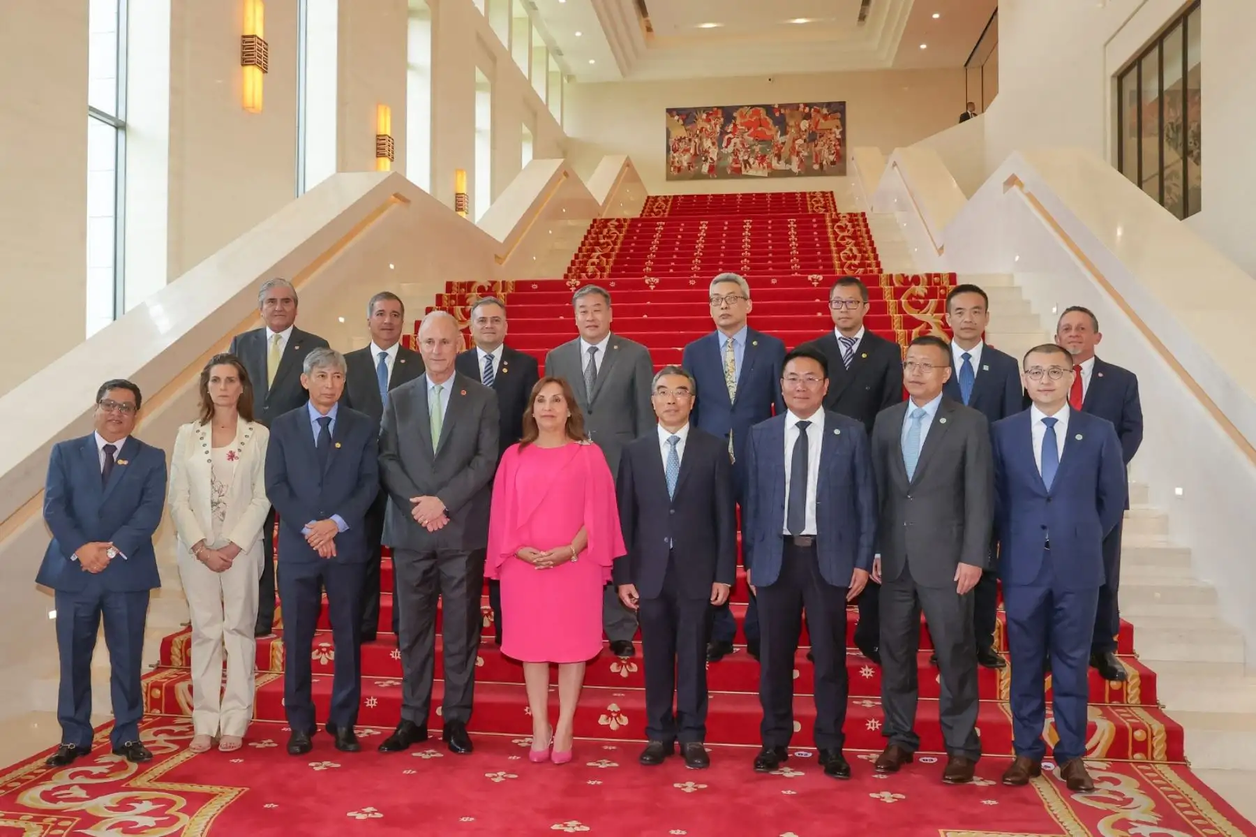 Como parte de la agenda de trabajo en la República Popular China, se realizó la ceremonia de suscripción del convenio de cooperación con la empresa Huawei, a fin de formar a 20 000 jóvenes peruanos en nuevas tecnologías de la información. Foto: ANDINA/ Prensa Presidencia