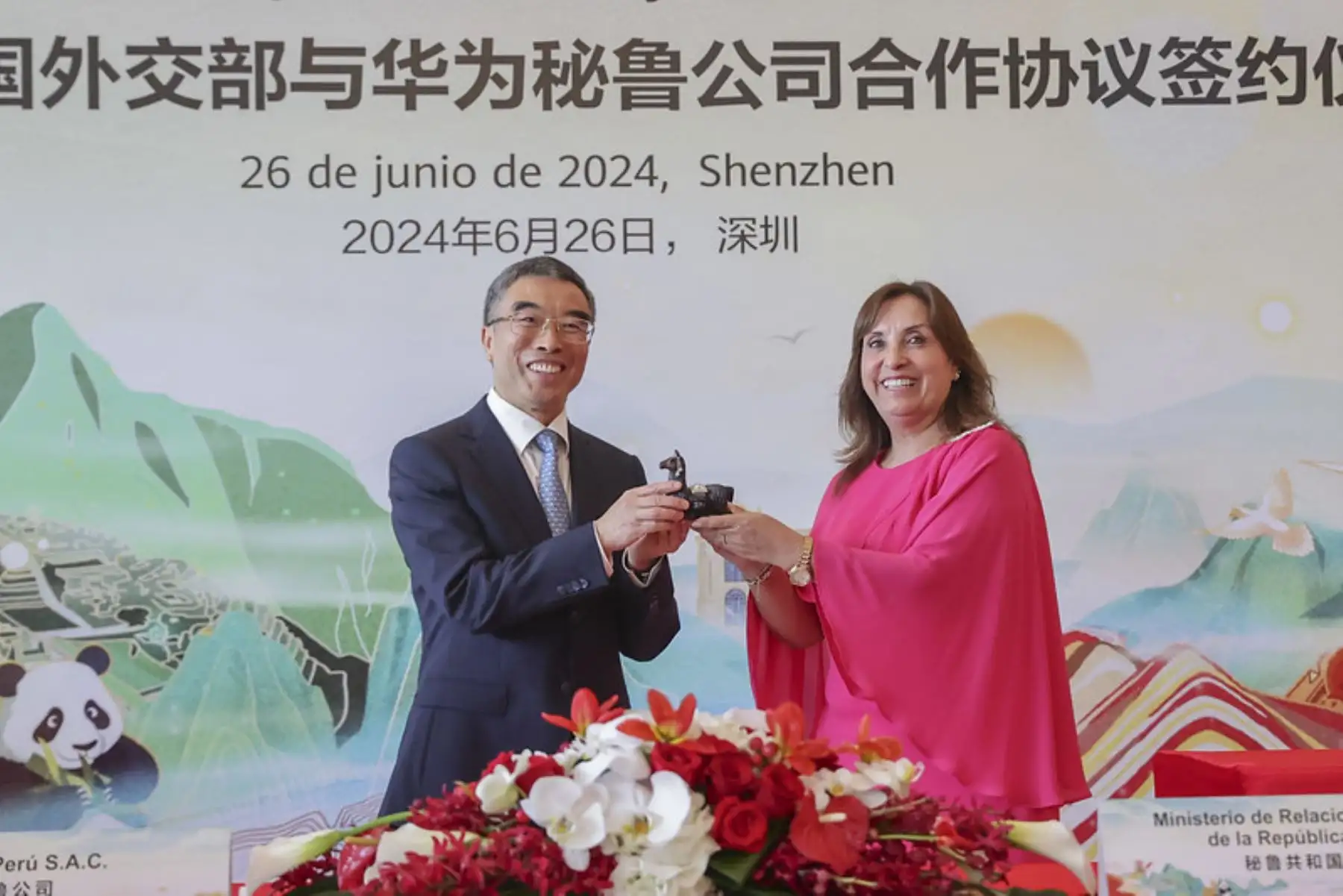 La Presidenta de la República participa en la firma de convenio con Huawei y lidera reuniones en el marco del Viaje de Estado a China. Foto: ANDINA/ Prensa Presidencia