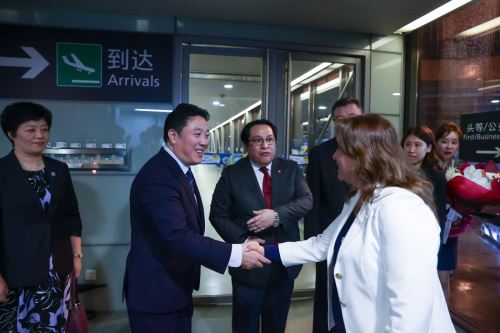 Presidenta Dina Boluarte y delegación oficial llegan a Shanghái para actividades en Visita de Estado a China