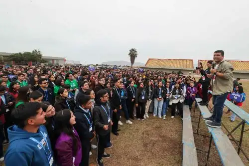Estudiantes de distintas universidades del Perú participan de dinámicas grupales en el marco del CADE Universitario 2024. Foto: ANDINA/Juan Carlos Guzmán Negrini