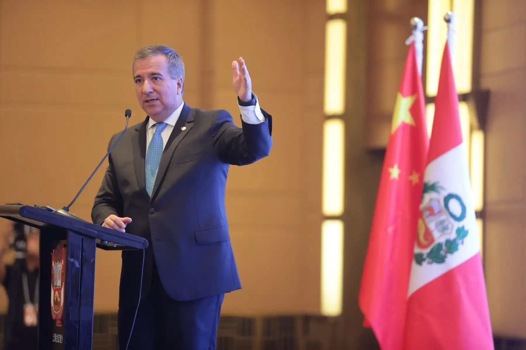 El ministro de Transportes y Comunicaciones, Raúl Pérez Reyes, participó en la conferencia magistral "Oportunidades de Inversión de Perú" en el Grand Hyatt Shanghái en la República Popular China, como parte de las actividades de la visita de Estado de la presidenta Dina Boluarte al país asiático. Foto: ANDINA/Prensa Presidencia