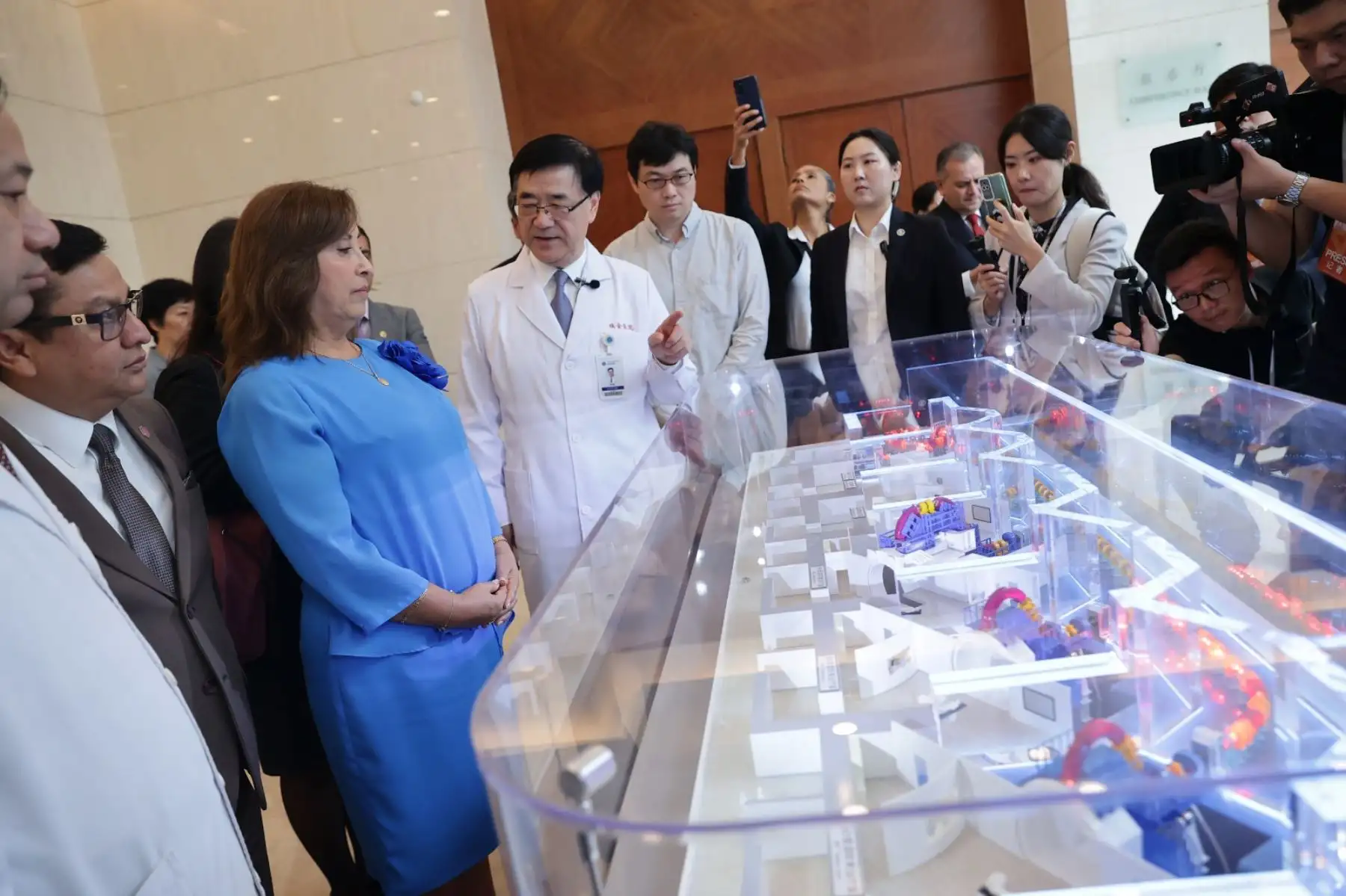 La presidenta Dina Boluarte visitó el Centro de Innovación de Medicina Digital de Shanghái. Foto: ANDINA/ Prensa Presidencia