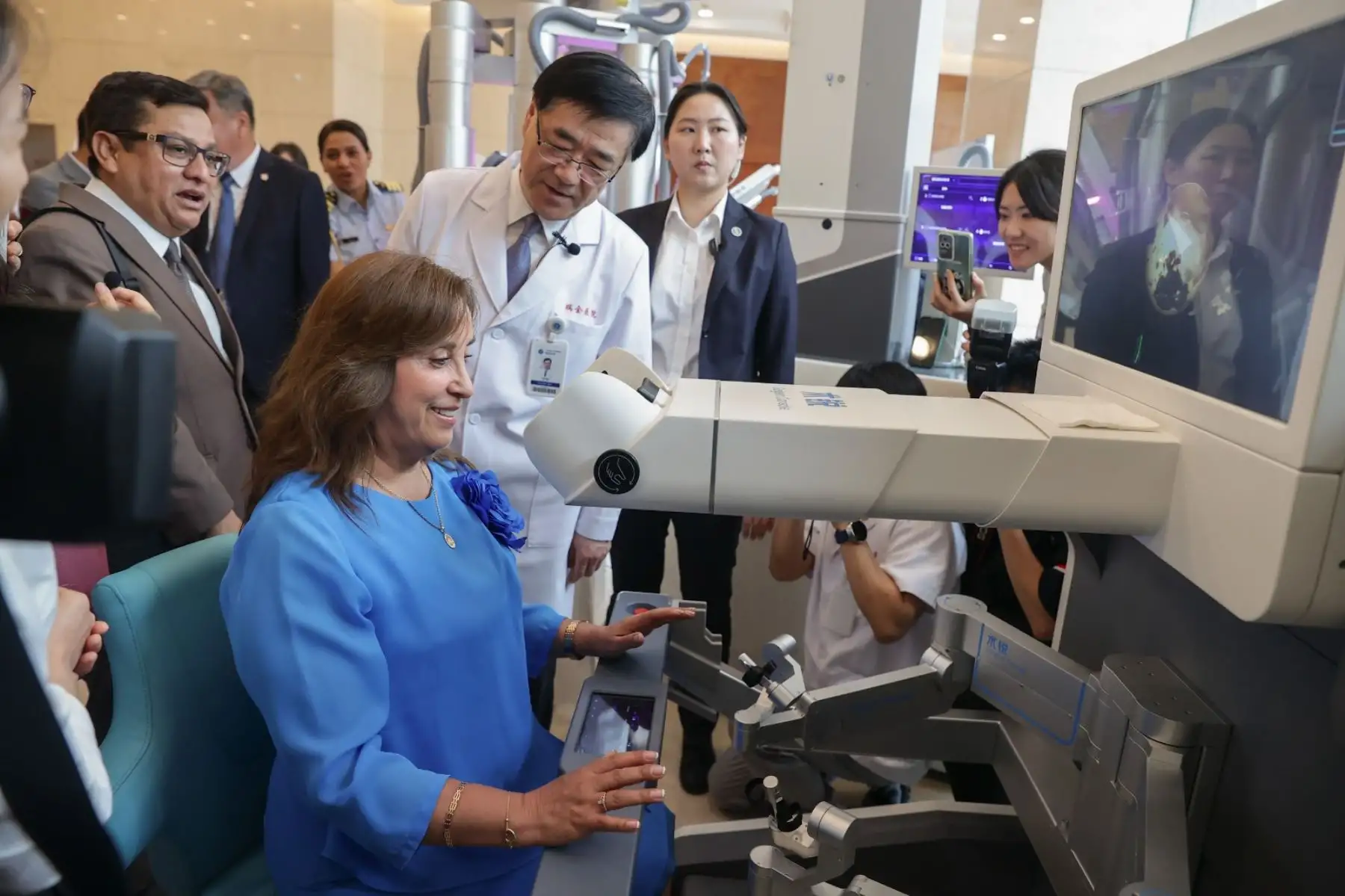La presidenta Dina Boluarte visitó el Centro de Innovación de Medicina Digital de Shanghái. Foto: ANDINA/ Prensa Presidencia