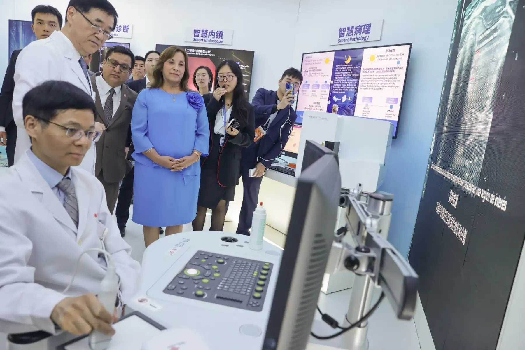 La presidenta Dina Boluarte visitó el Centro de Innovación de Medicina Digital de Shanghái. Foto: ANDINA/ Prensa Presidencia