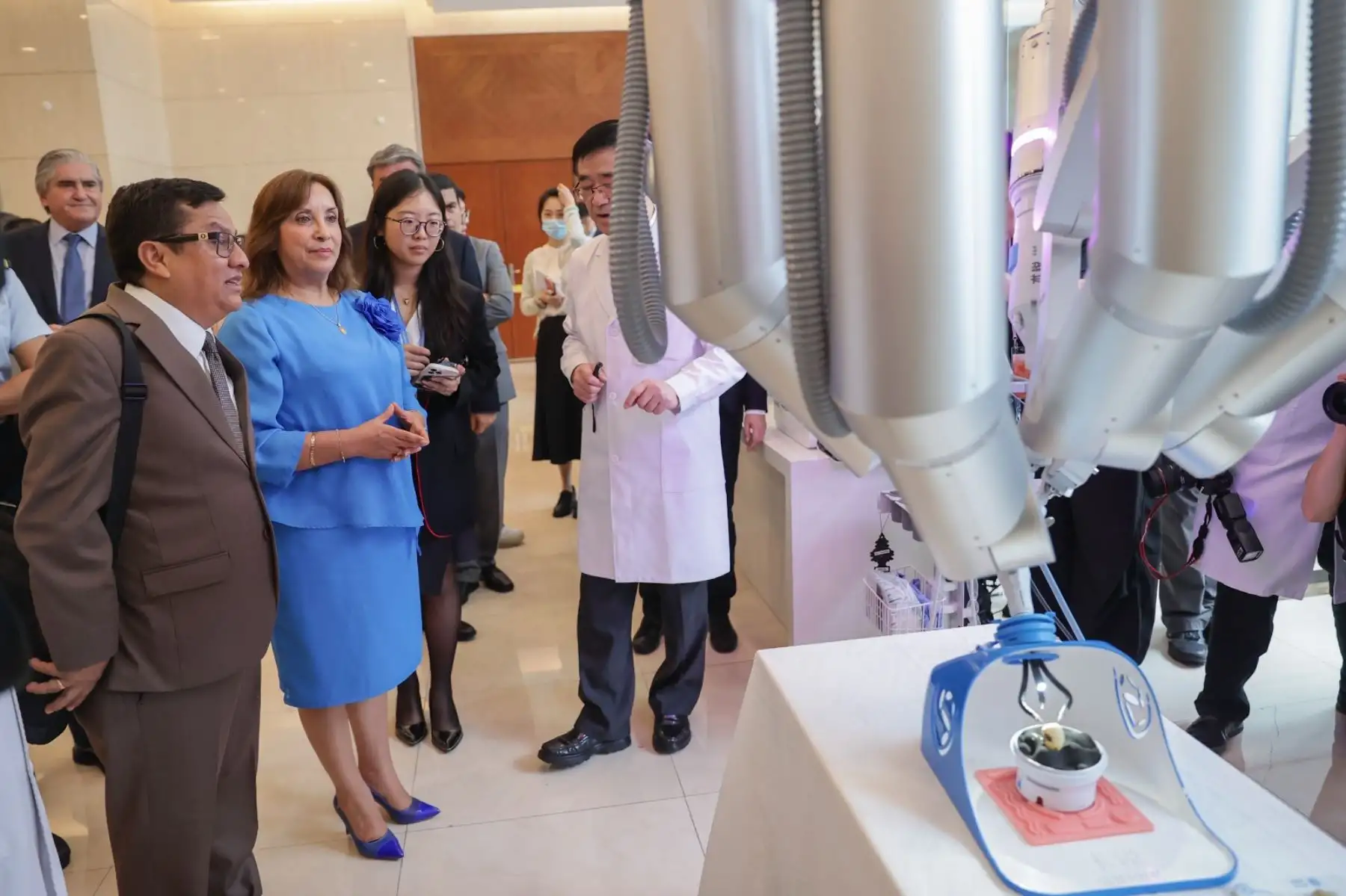 La presidenta Dina Boluarte visitó el Centro de Innovación de Medicina Digital de Shanghái. Foto: ANDINA/ Prensa Presidencia