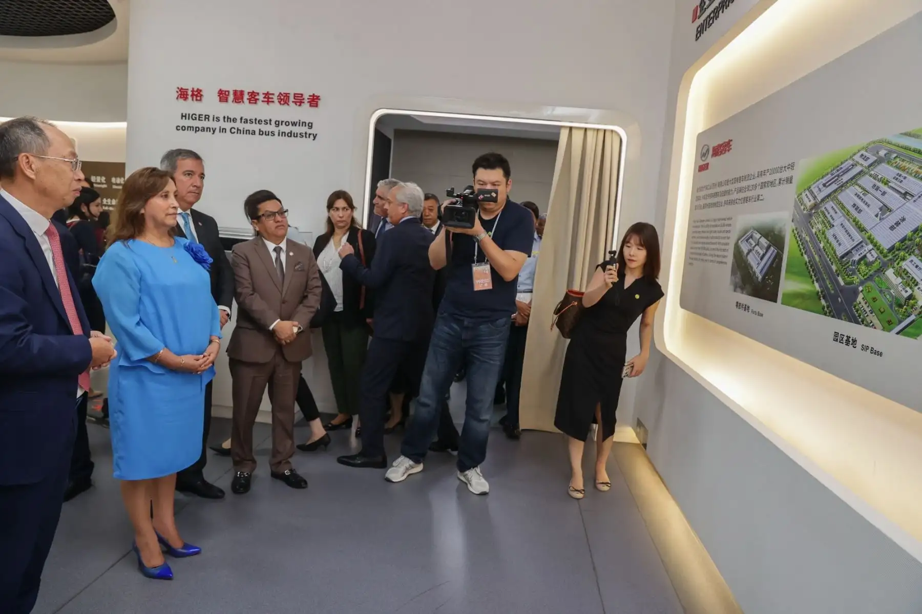 Presidenta de la república visita la empresa Higer junto con la delegación oficial peruana. Foto: ANDINA/ Prensa Presidencia